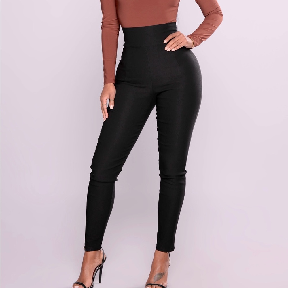 FASHIONOVA Venetian High Rise Pants Size: Large